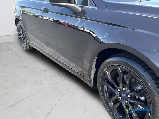 Used 2019 Black Ford SE image 28