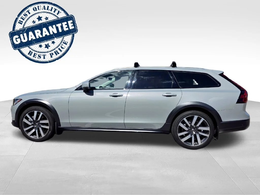 Used 2025 Gray Volvo Plus, B6 AWD Gas (mild hybrid) image 4
