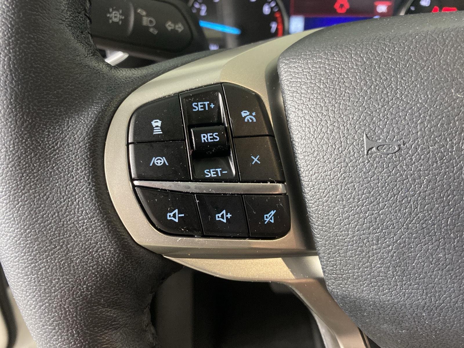 Used 2022 Star White Metallic Tri-Coat Ford XLT image 18