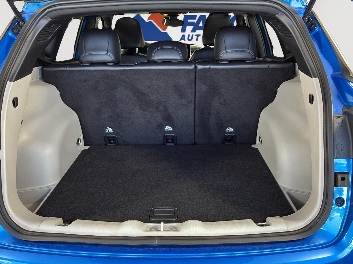 Used 2023 Laser Blue Pearlcoat Jeep Limited image 10