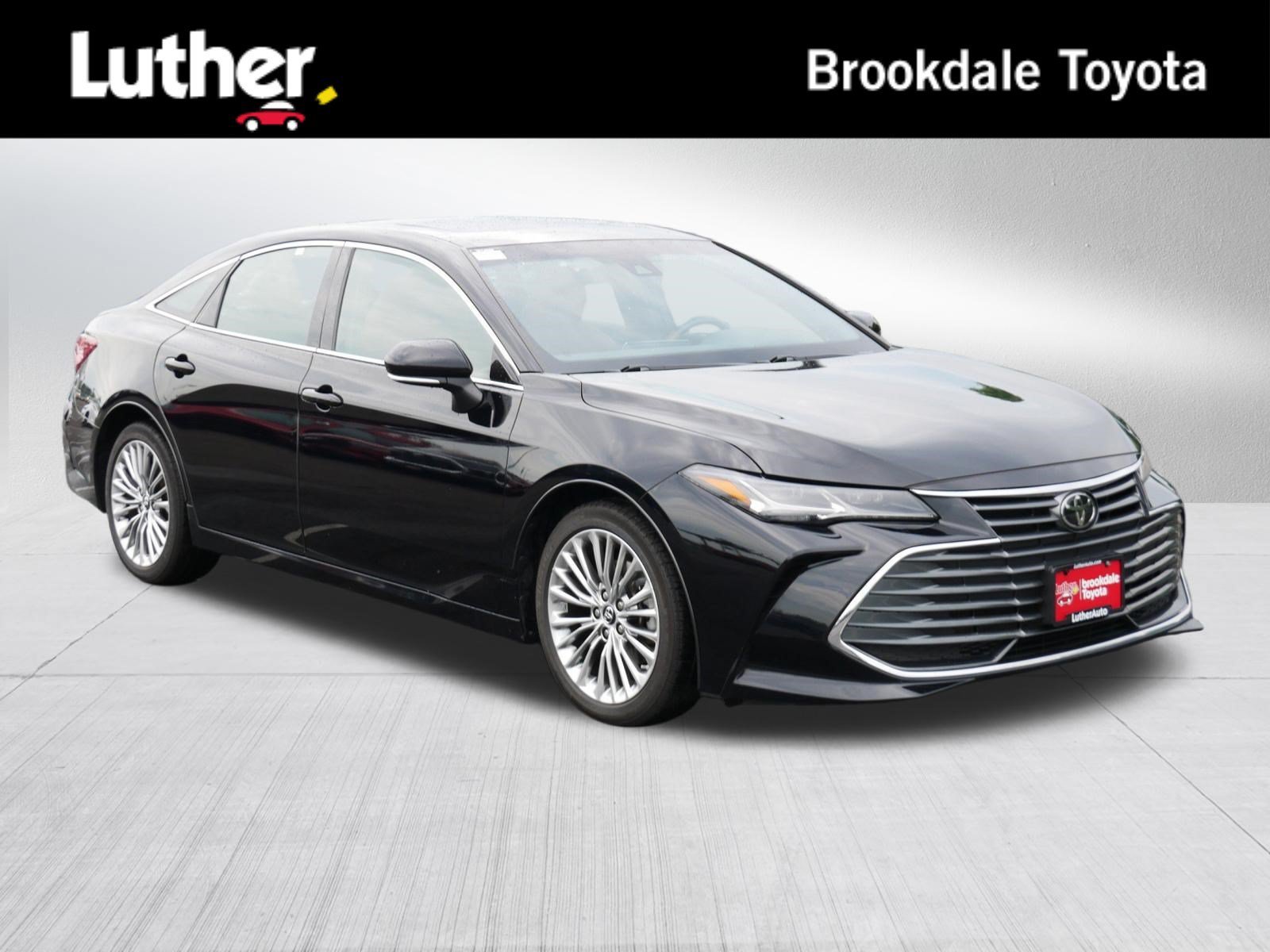 2019 Toyota Avalon Limited's photo