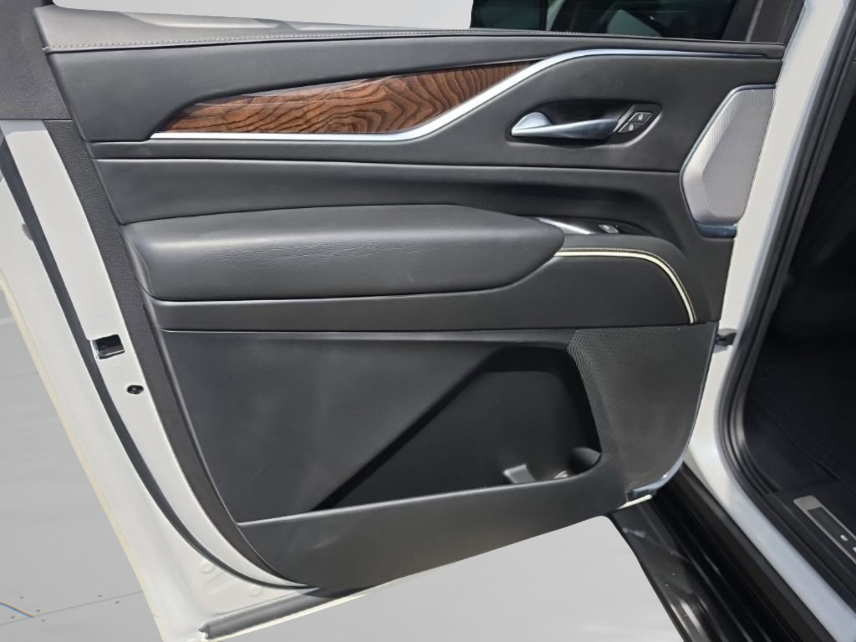 Used 2021 CRYSTAL WHITE TRICOAT Cadillac Sport Platinum image 26