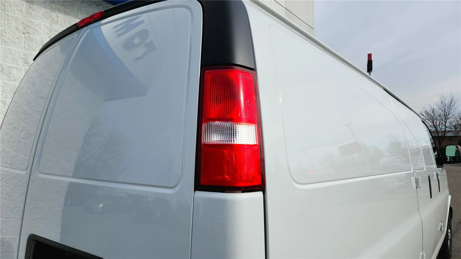 2025 Chevrolet Express Cargo Work Van - Photo 10