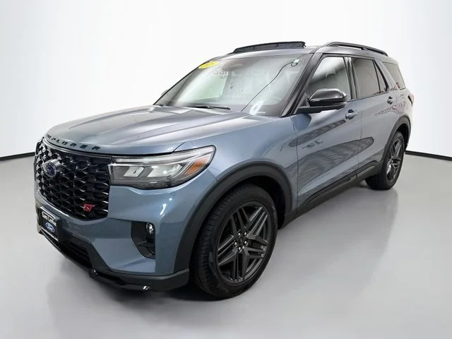 Used 2025 Vapor Blue Ford ST image 3