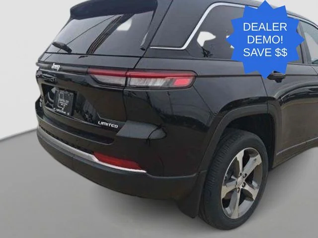 New 2026 Diamond Black Crystal Pearl-Coat Exterior Paint Jeep Limited image 6