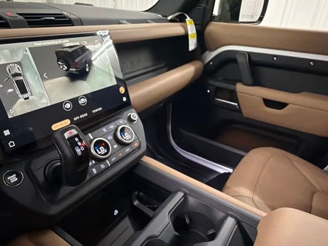 New 2026 Fuji White Land Rover S image 30