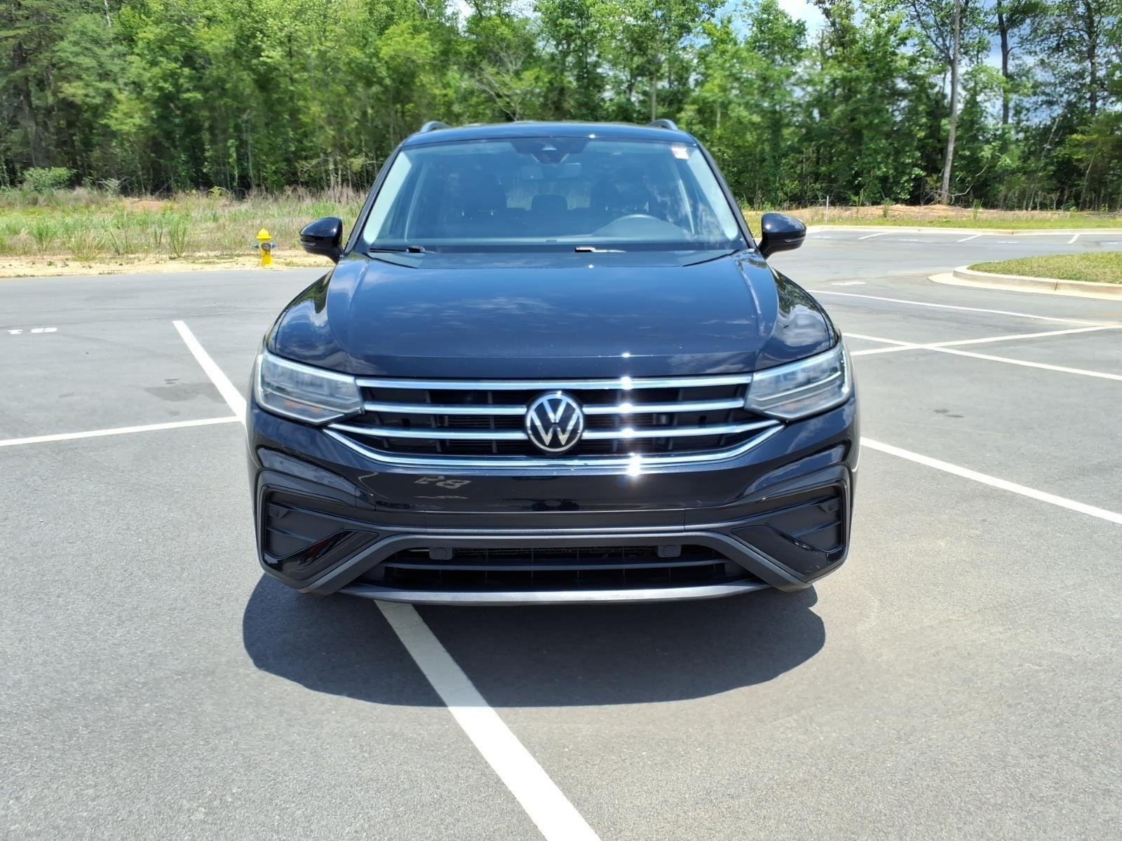 Used 2023 Deep Black Pearl Volkswagen SE image 13