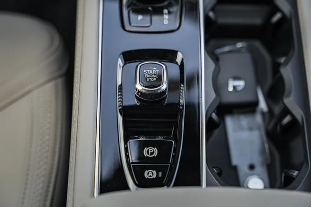 New 2026 Denim Blue Volvo T8 Plus image 26