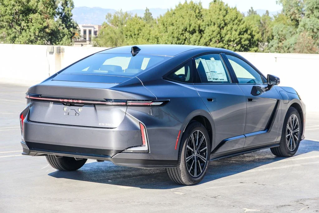 New 2026 Cloudburst Gray Lexus ES 350e PREMIUM image 4