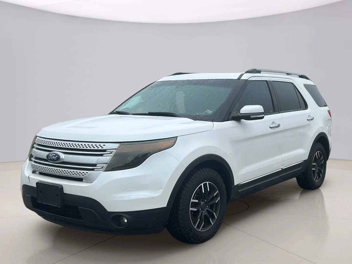 Used 2014 White Ford LIMITED image 2