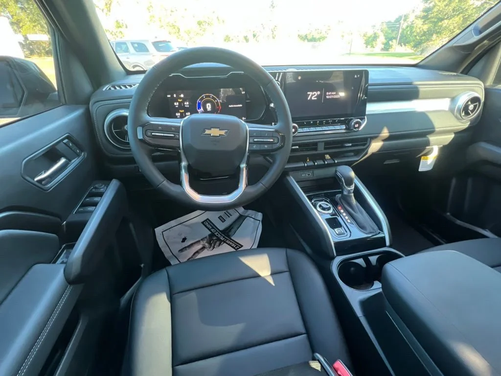 2025 Chevrolet Colorado LT - Photo 10