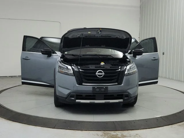 Used 2024 Gray Nissan Platinum image 11