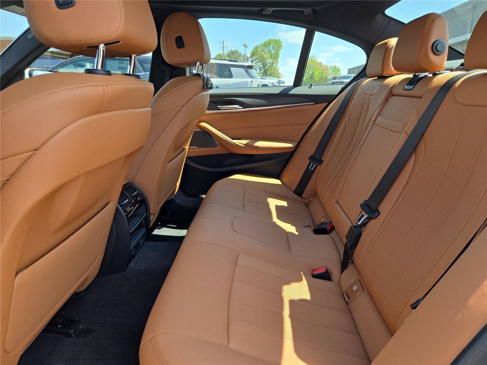 2023 BMW 5 Series 530i - Photo 13