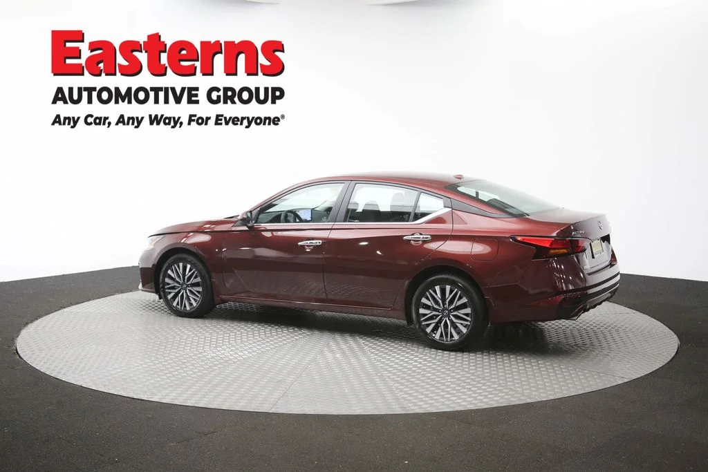 Used 2024 Red Nissan 2.5 SV image 64