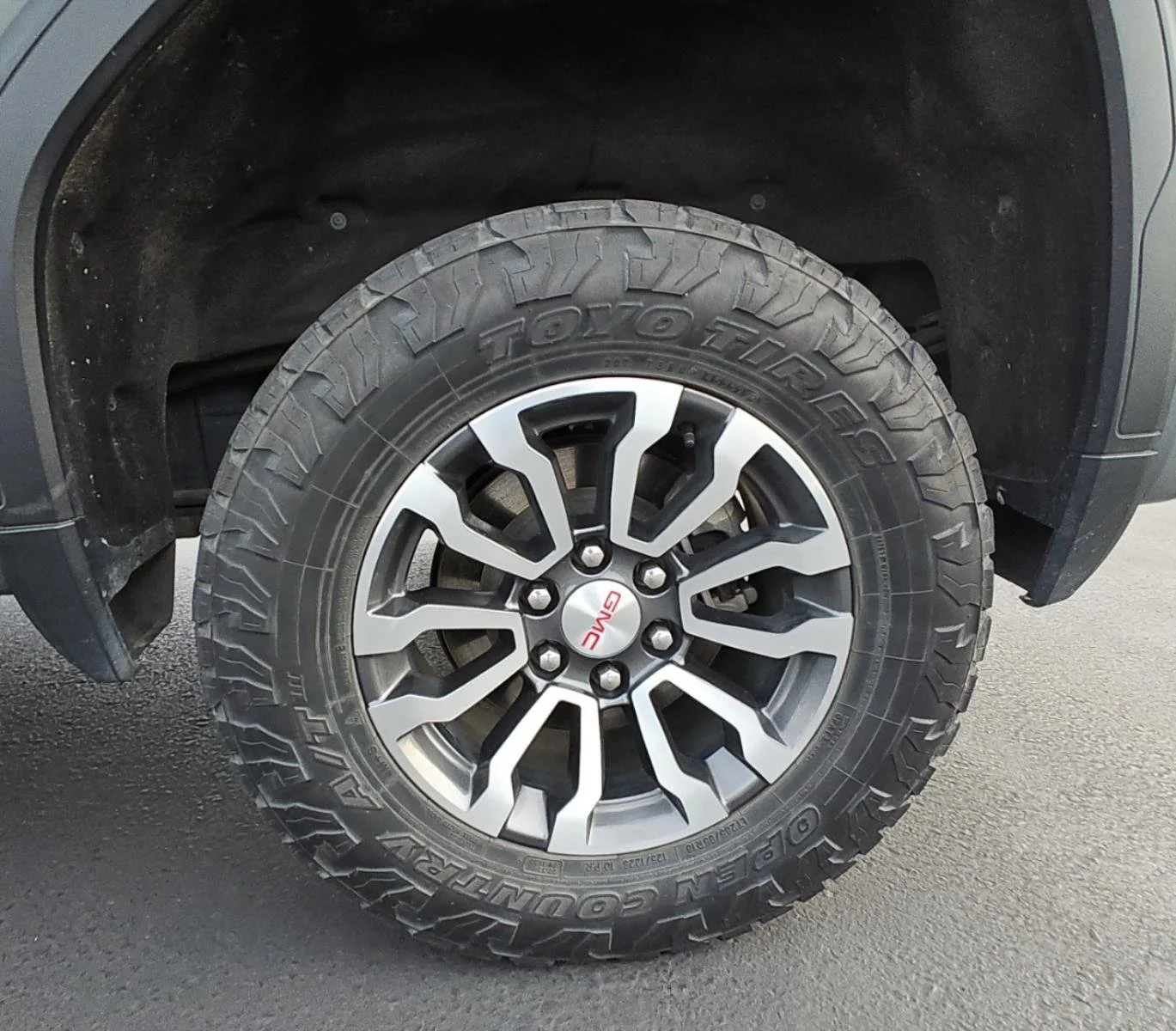 Used 2023 STERLING METALLIC GMC AT4 image 17