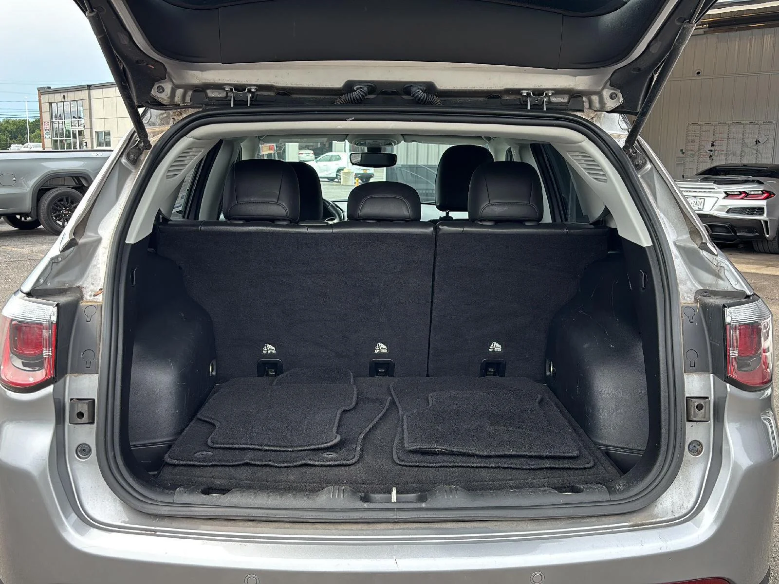 Used 2019 Gy Jeep Limited image 13