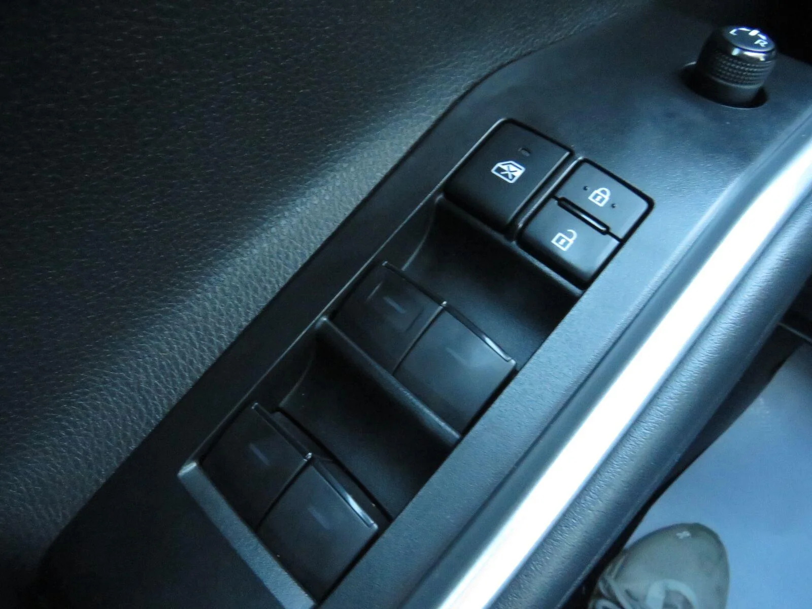 Used 2021 Magnetic Gray Met Toyota L image 32