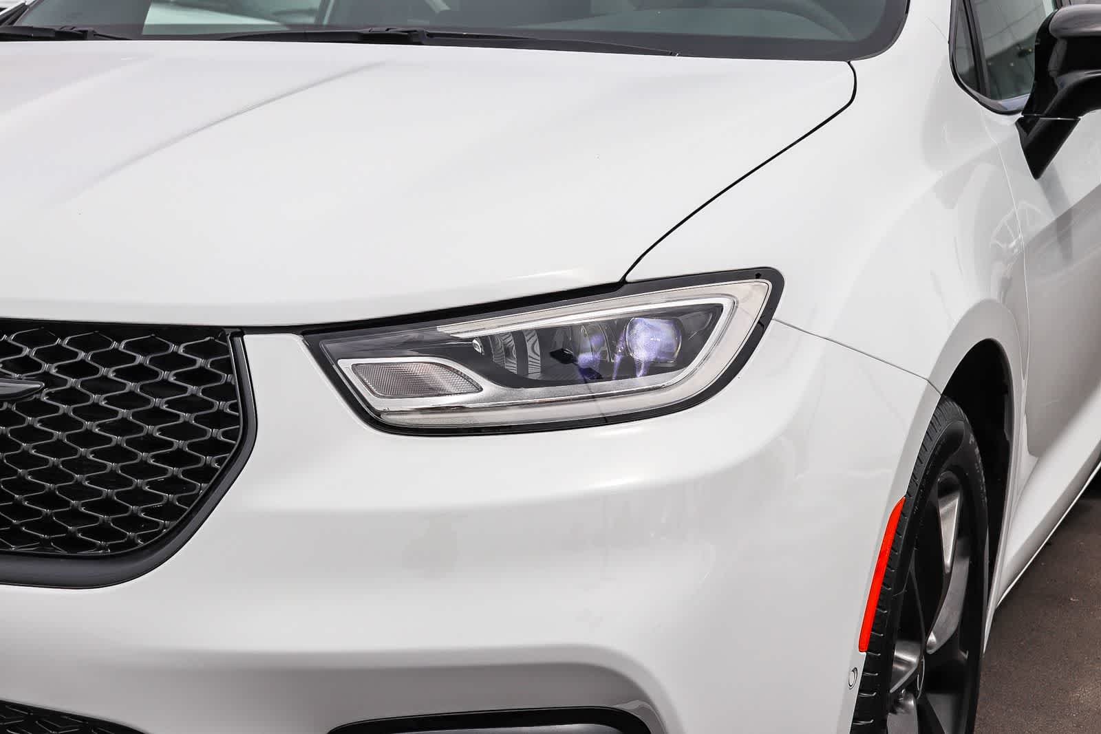 2026 Chrysler Pacifica Limited - Photo 8