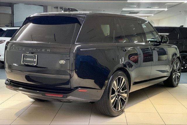 Used 2023 Santorini Black Metallic Land Rover Autobiography image 10
