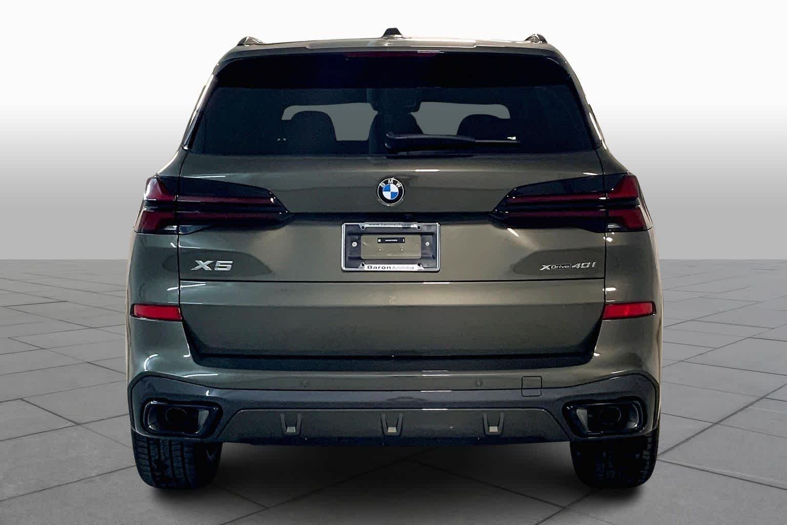 New 2026 Manhattan Green Metallic BMW xDrive40i image 4