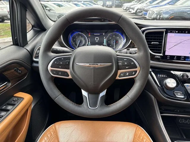 Used 2022 Black Chrysler Pinnacle image 17