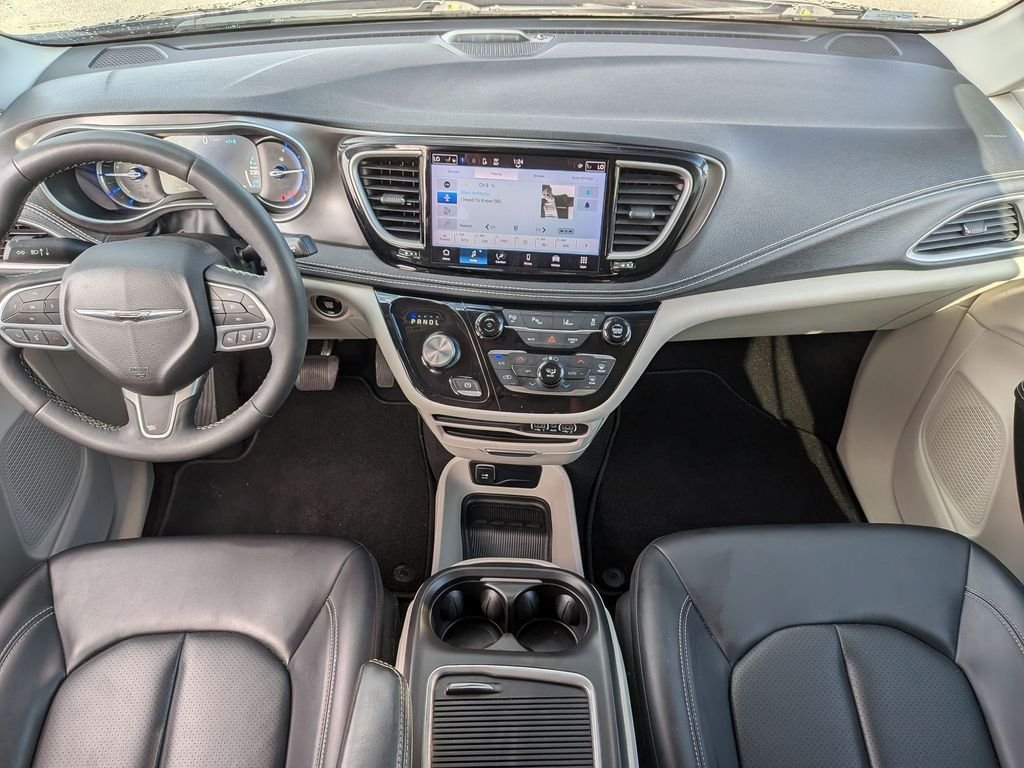 Used 2023 Gray Chrysler Touring L image 20