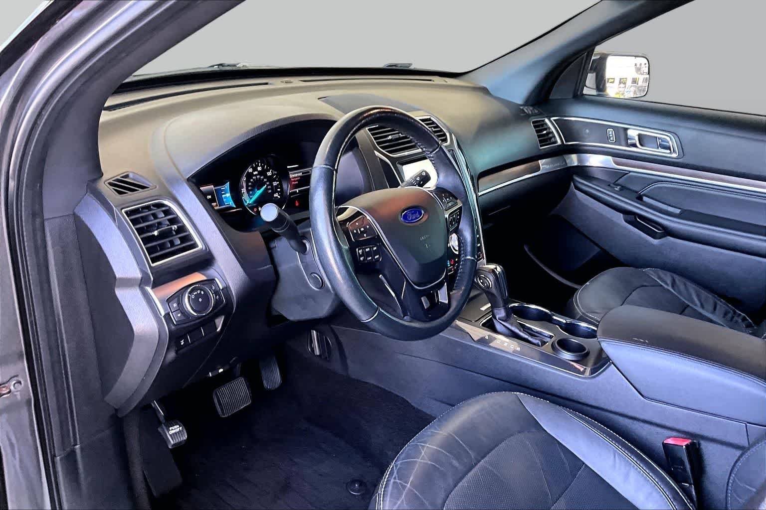 Used 2018 Gray Ford Limited image 18