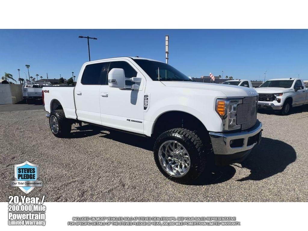 Used 2017 White Ford XLT image 4