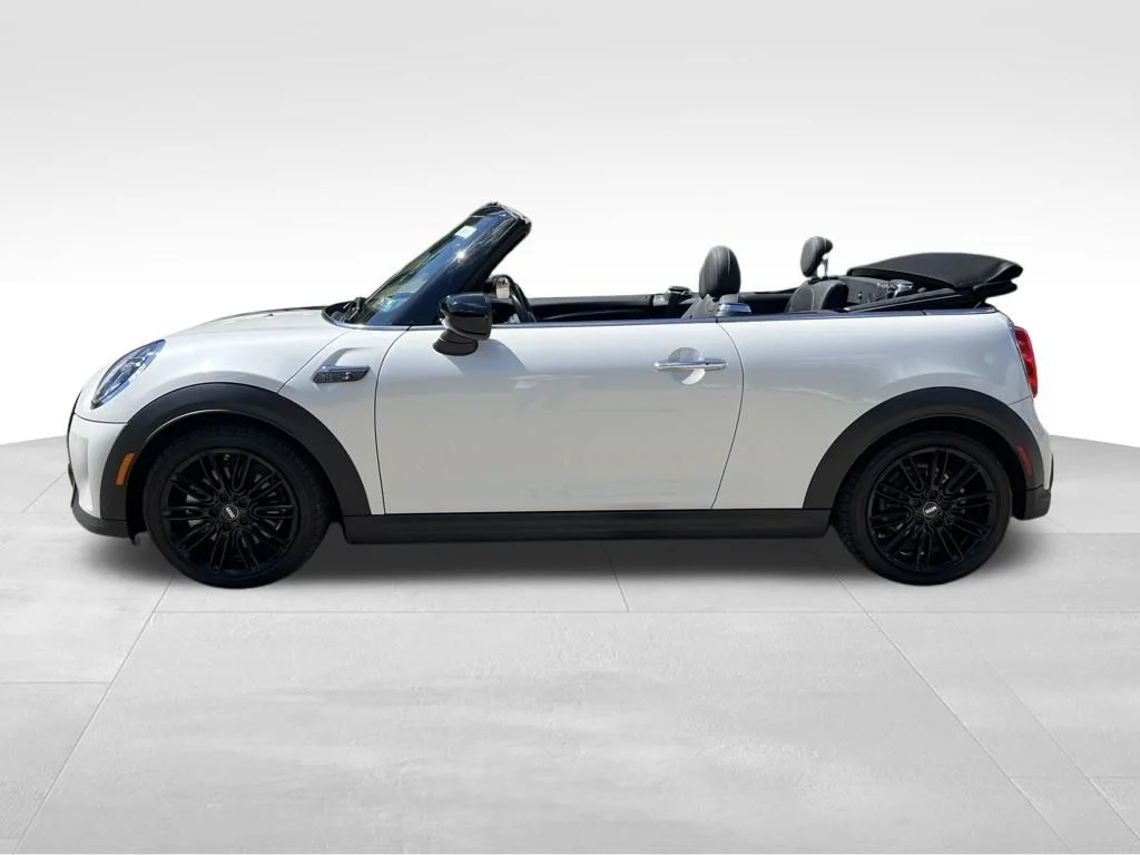 Used 2024 White MINI Signature image 2