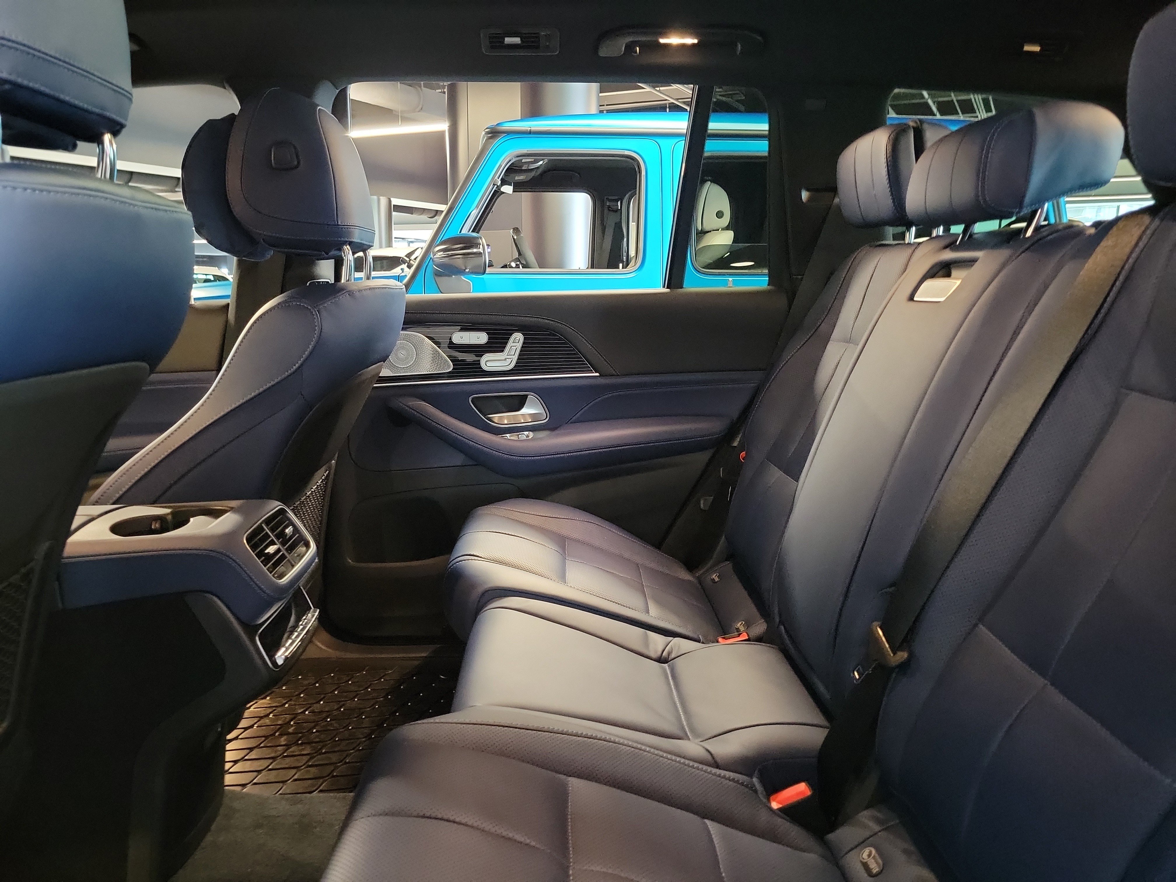 New 2026 MANUFAKTUR Moonlight White Metallic Mercedes-Benz GLS 450 image 43