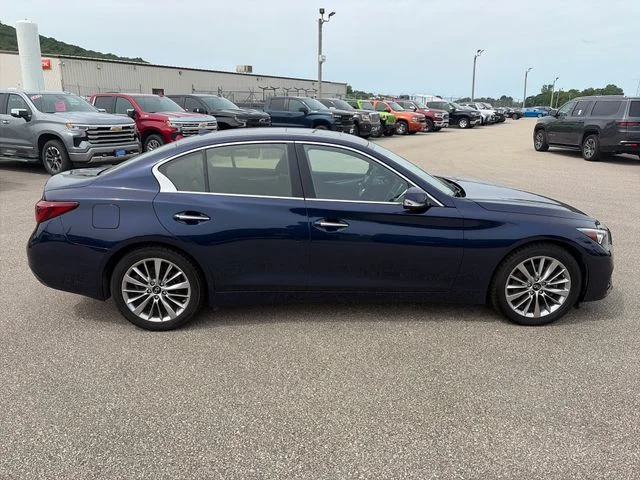 Used 2022 Grand Blue INFINITI LUXE image 9