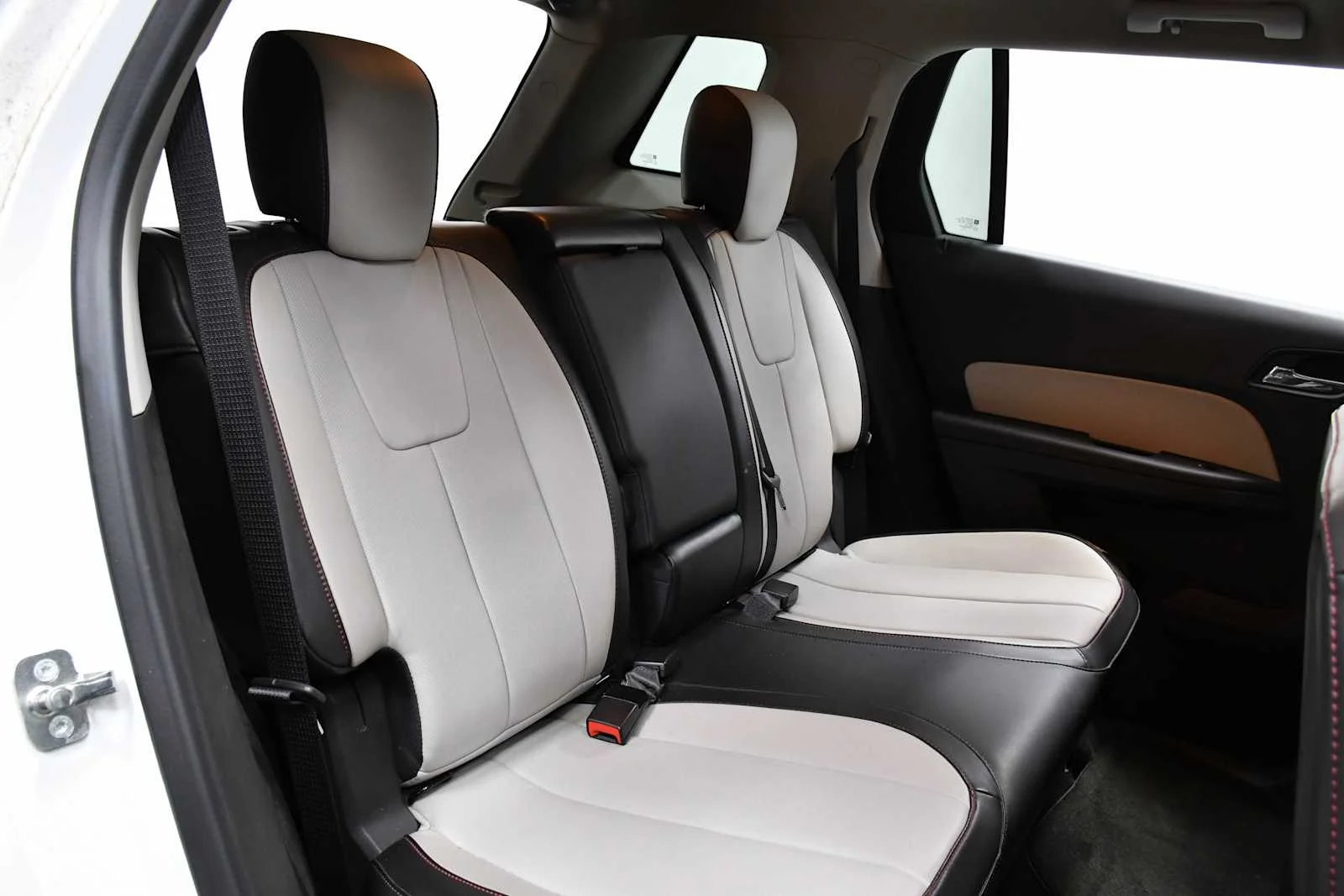 Used 2017 White Frost Tricoat GMC SLT image 23