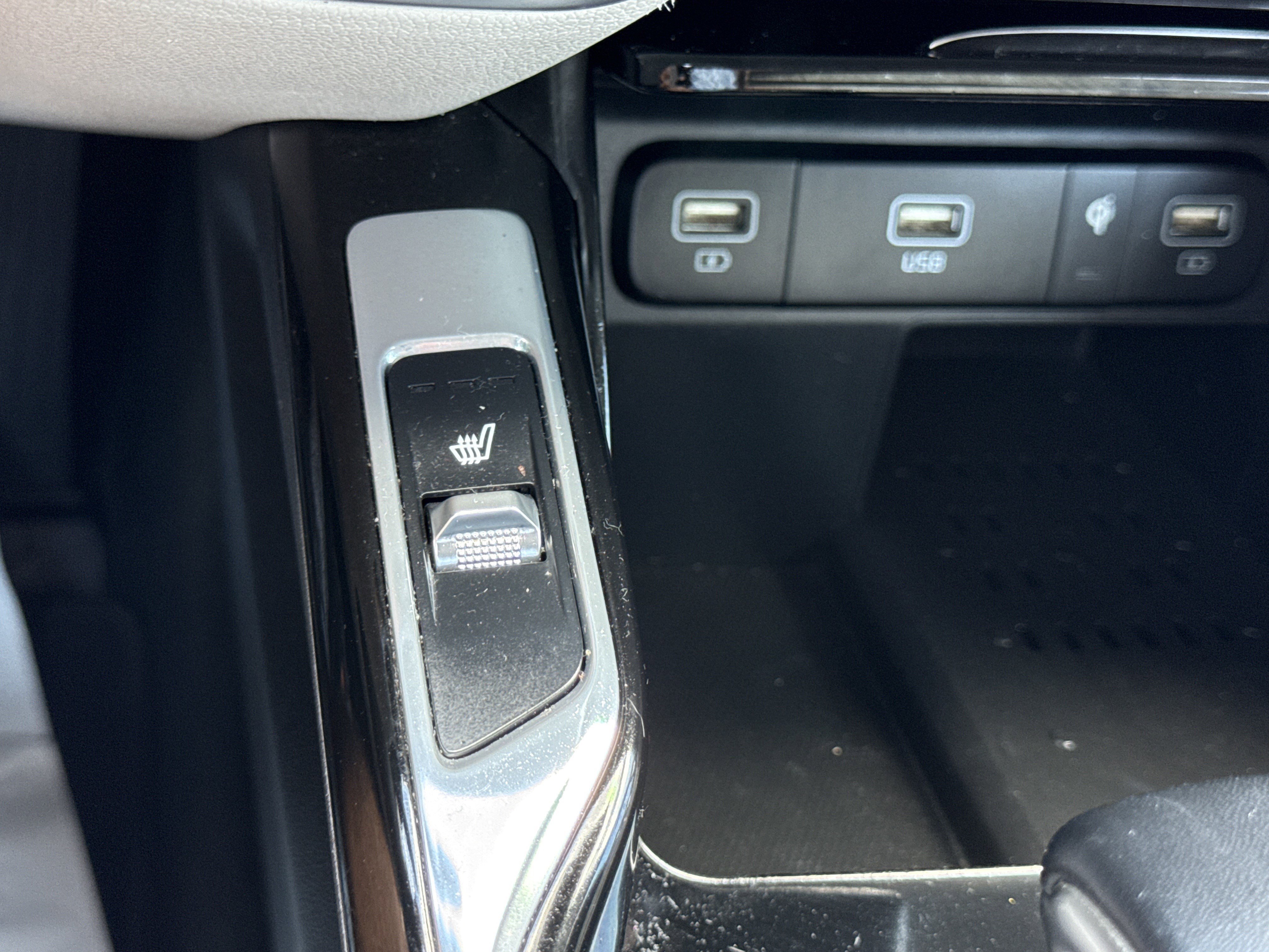 Used 2022 Glacial White Pearl Kia SX image 32