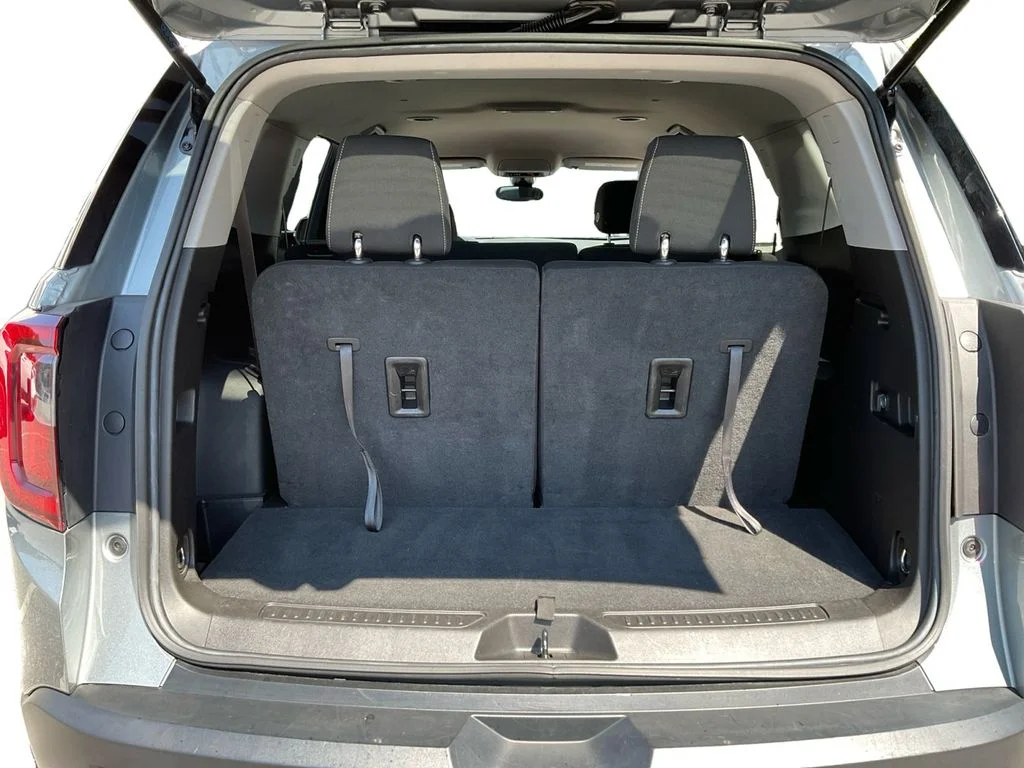Used 2023 Silver GMC SLE image 13