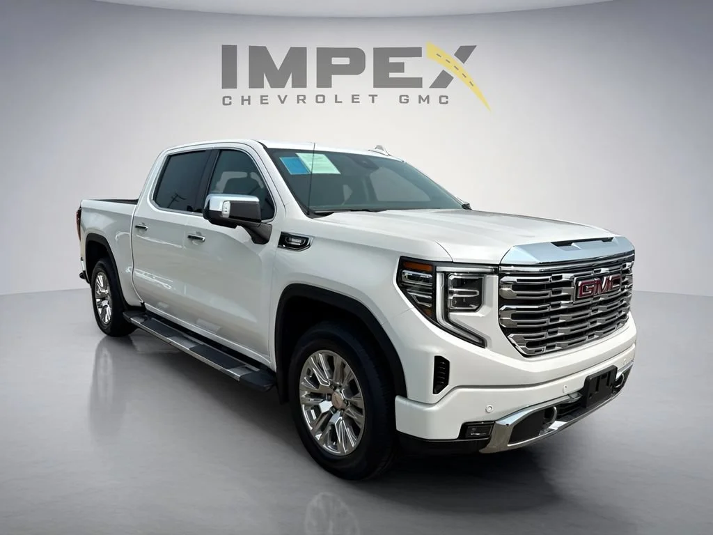 Used 2022 White Frost Tricoat GMC Denali image 7