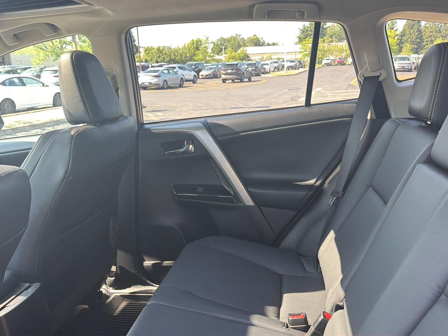 Used 2018 Galactic Aqua Mica Toyota Limited image 10