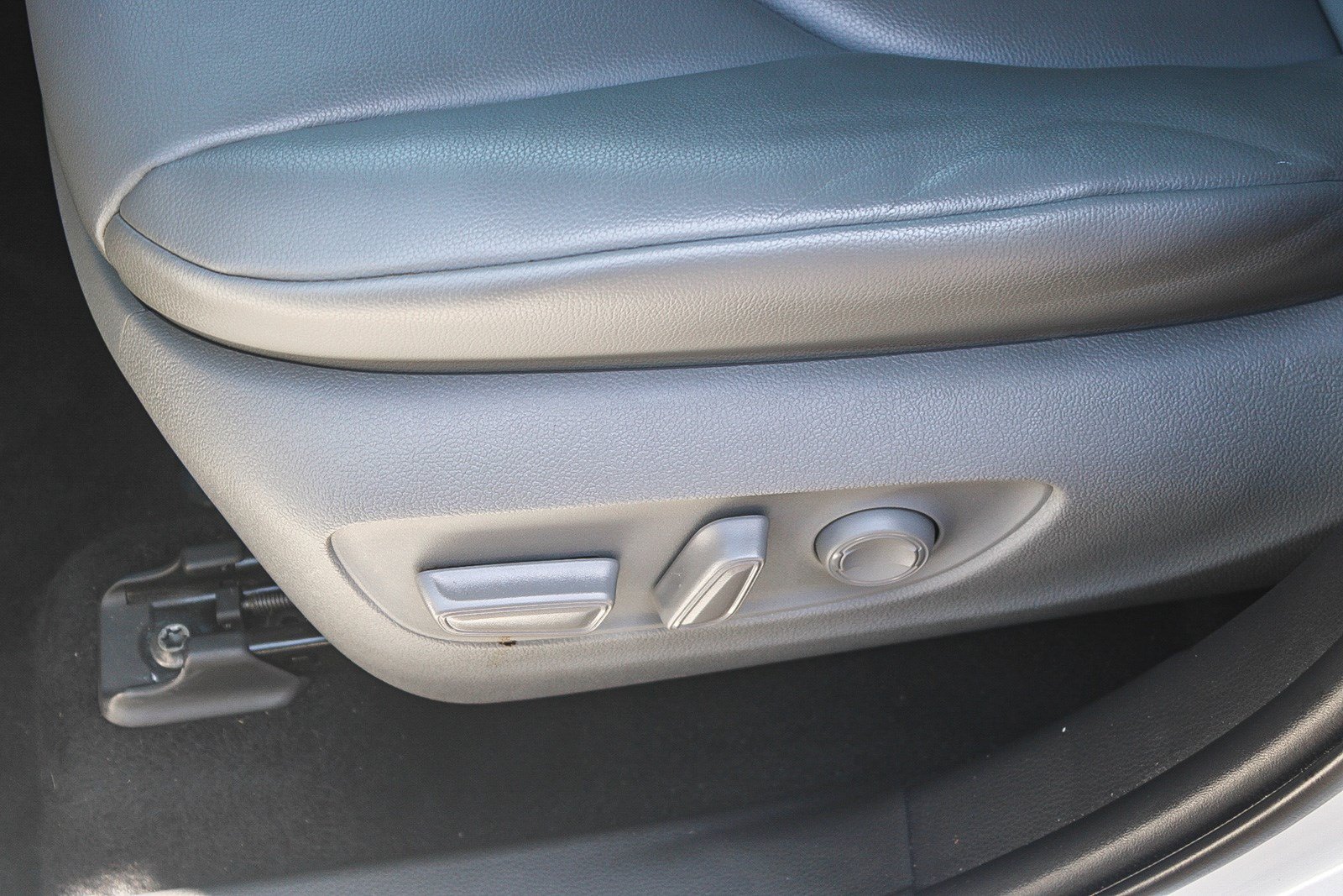 Used 2022 Wind Chill Pearl Toyota XLE image 21