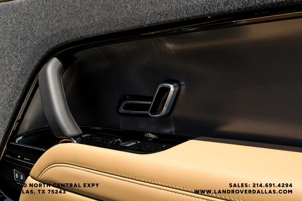 New 2026 Santorini Black Metallic Land Rover SE image 45