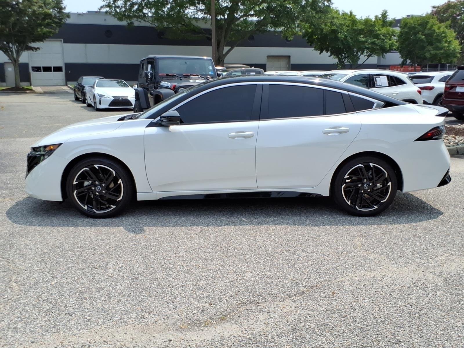 Used 2026 Aspen White Tricoat/Super Black Nissan SR image 3