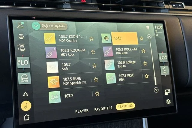 New 2026 Santorini Black Land Rover SE image 17