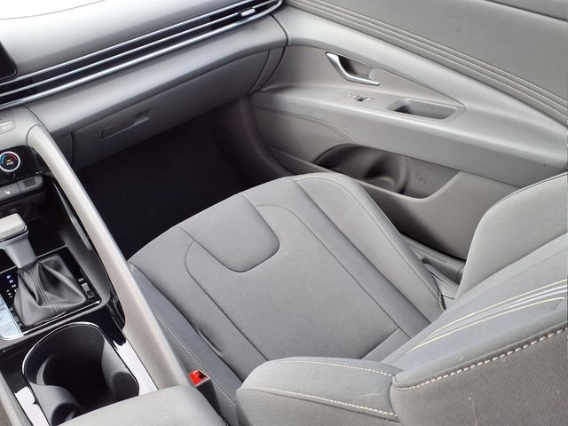 2025 Hyundai Elantra SEL - Photo 14