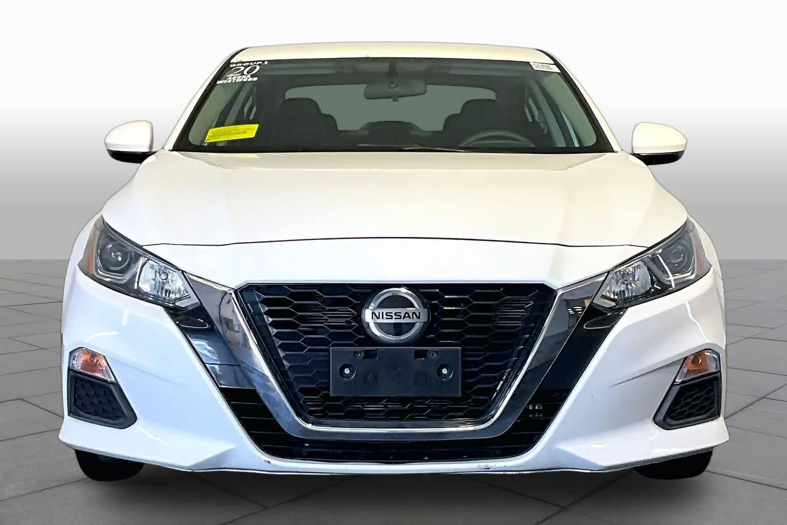Used 2020 Glacier White Nissan 2.5 S image 4