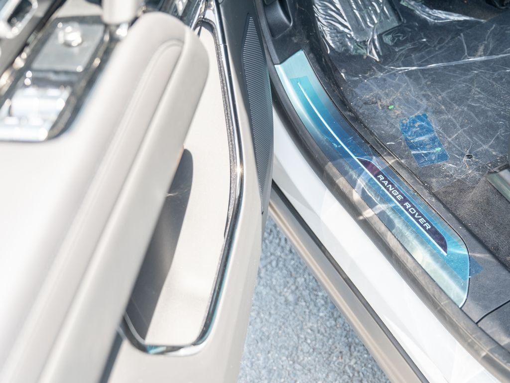 New 2026 Fuji White Land Rover SE image 16