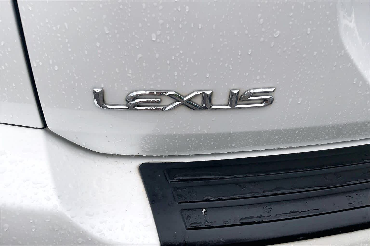 Used 2008 Crystal White Lexus  image 30