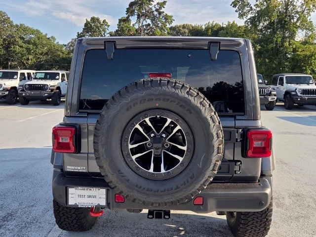 New 2027 Granite Crystal Metallic Clear-Coat Paint Jeep Rubicon image 7
