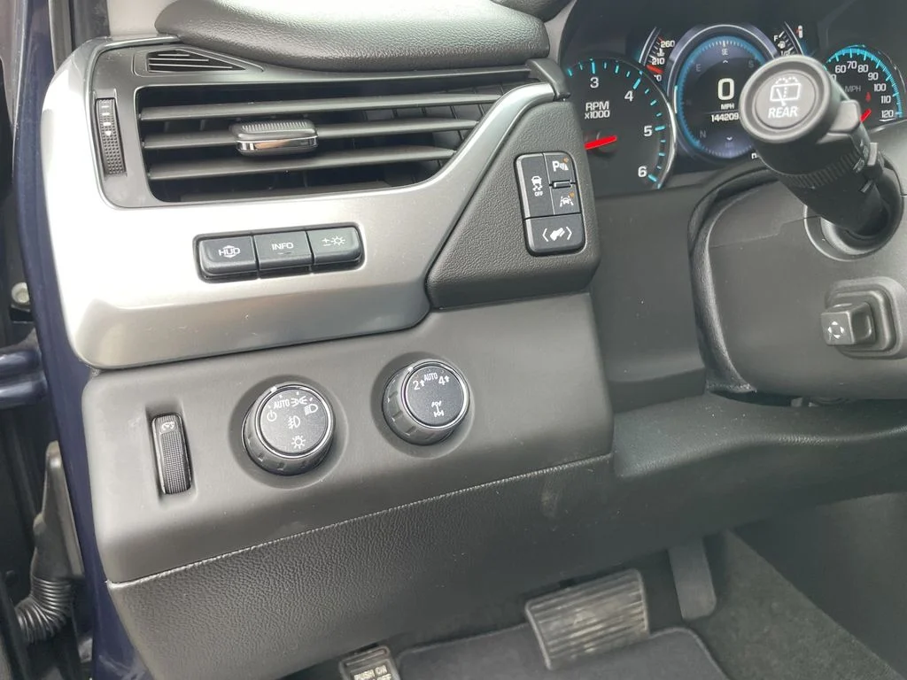 Used 2018 Blue Velvet Metallic Chevrolet Premier image 19