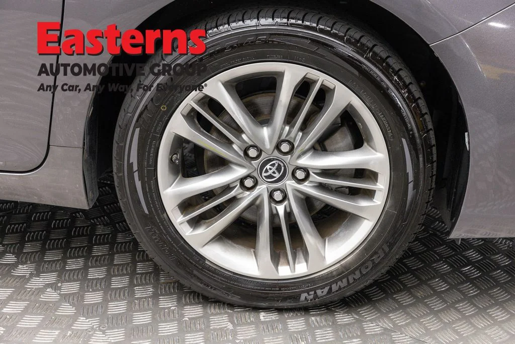 Used 2016 Gray Toyota SE image 30