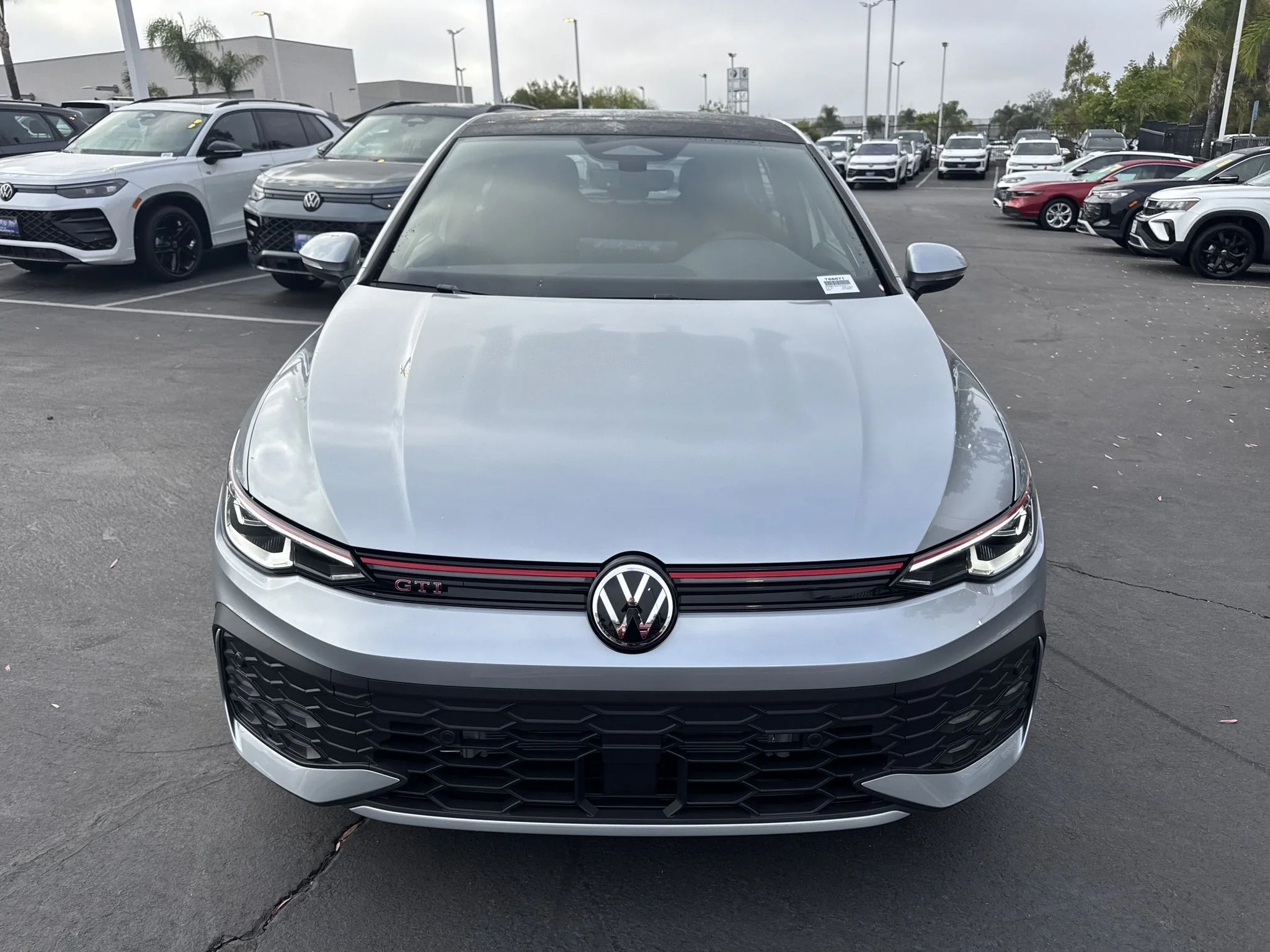 New 2026 Alpine Silver Metallic Volkswagen SE image 2
