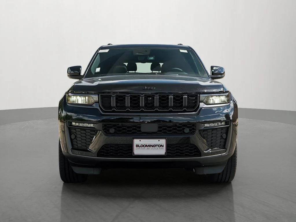New 2026 Diamond Black Crystal Pearlcoat Jeep Limited image 2