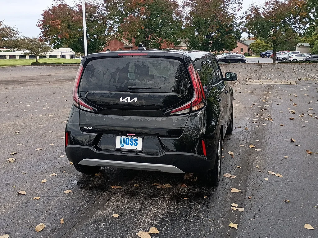 Used 2025 Fusion Black Kia LX image 3